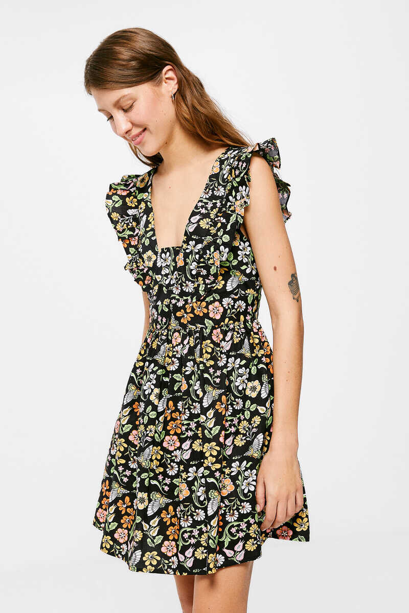 Vestido curto com babados e volume - Preto