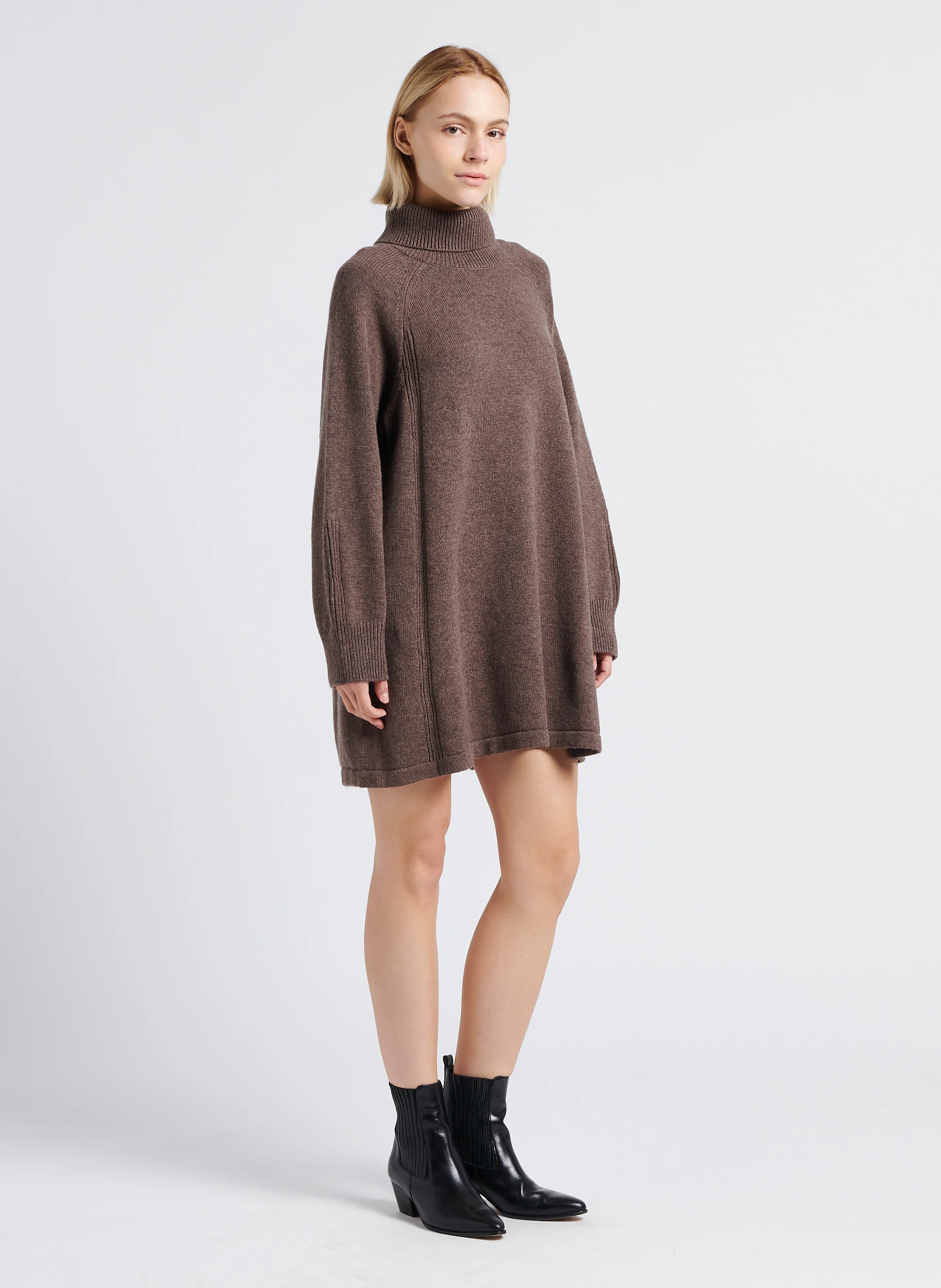 MEDEE - Robe courte col roulé en laine et coton | Marron