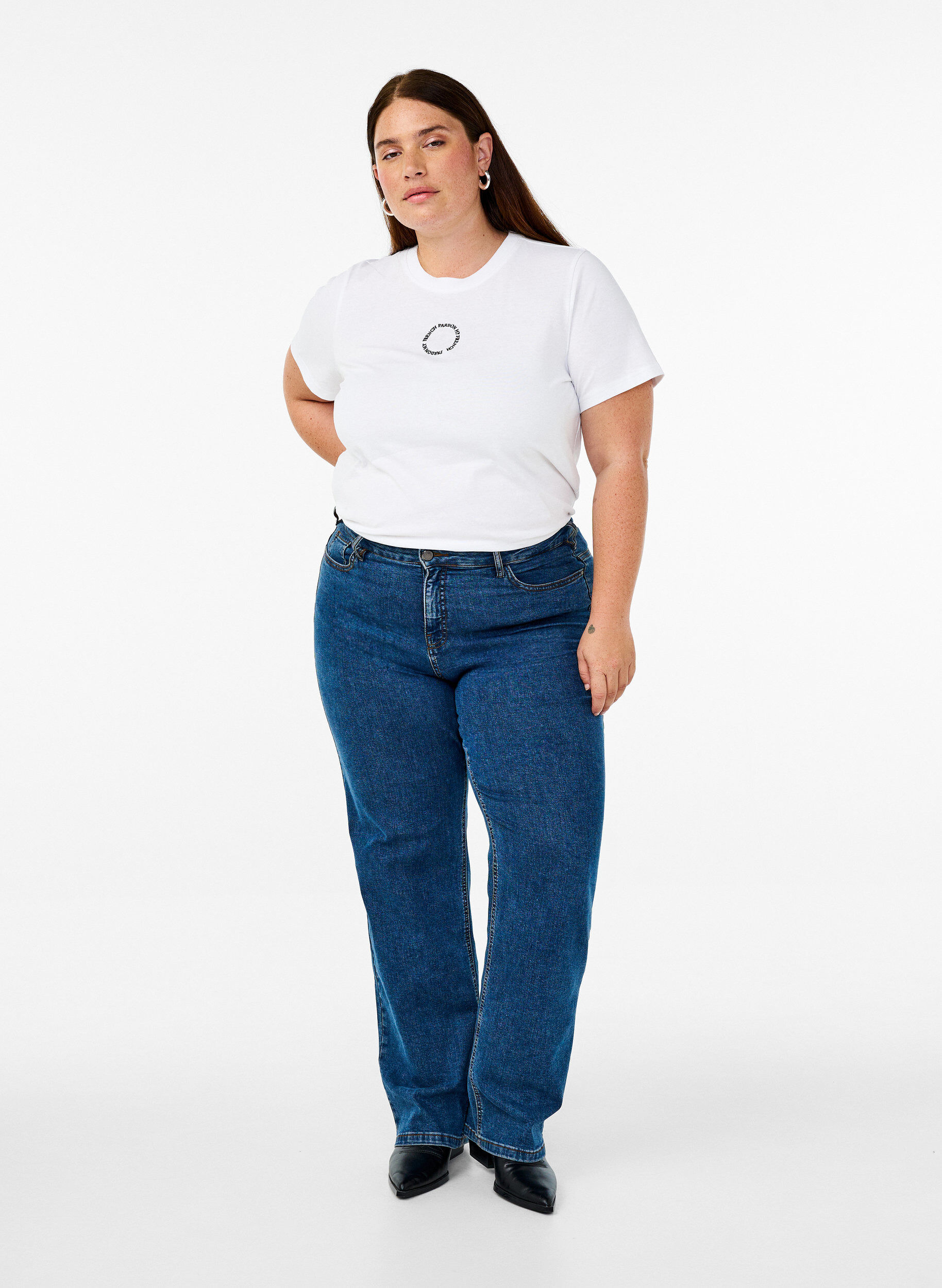 Bomulds t-shirt med broderidetalje