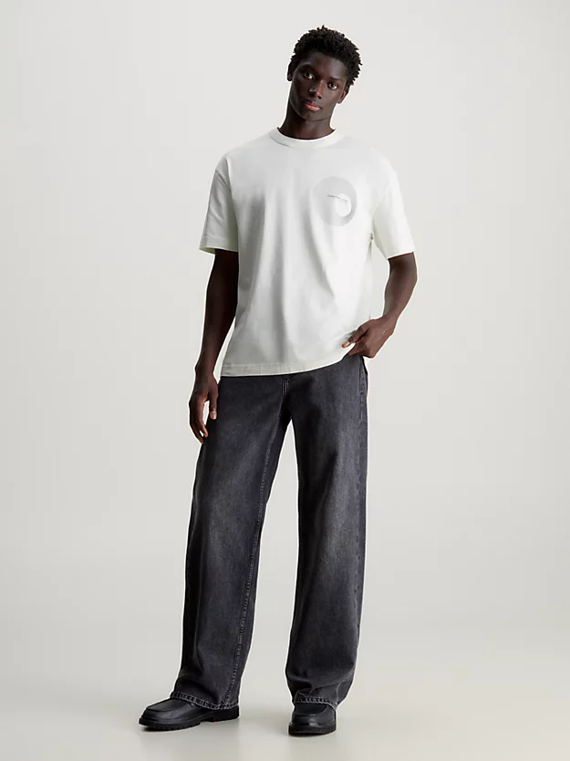 Camiseta com estampa gráfica e modelagem relaxada