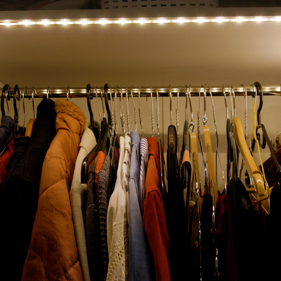 (1m) 30 LED's Licht Streifen Leiste Schrank Beleuchtung Kleiderschrank Leuchtsensor mit Bewegungssensor (IP65) - Warmweiss