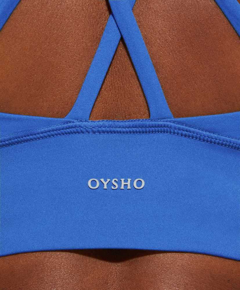 Sutiã esportivo com suporte médio para os seios.