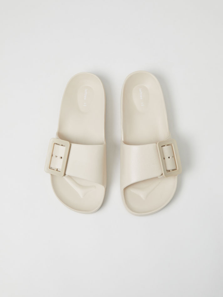 Sandália com fivela - Branco-creme