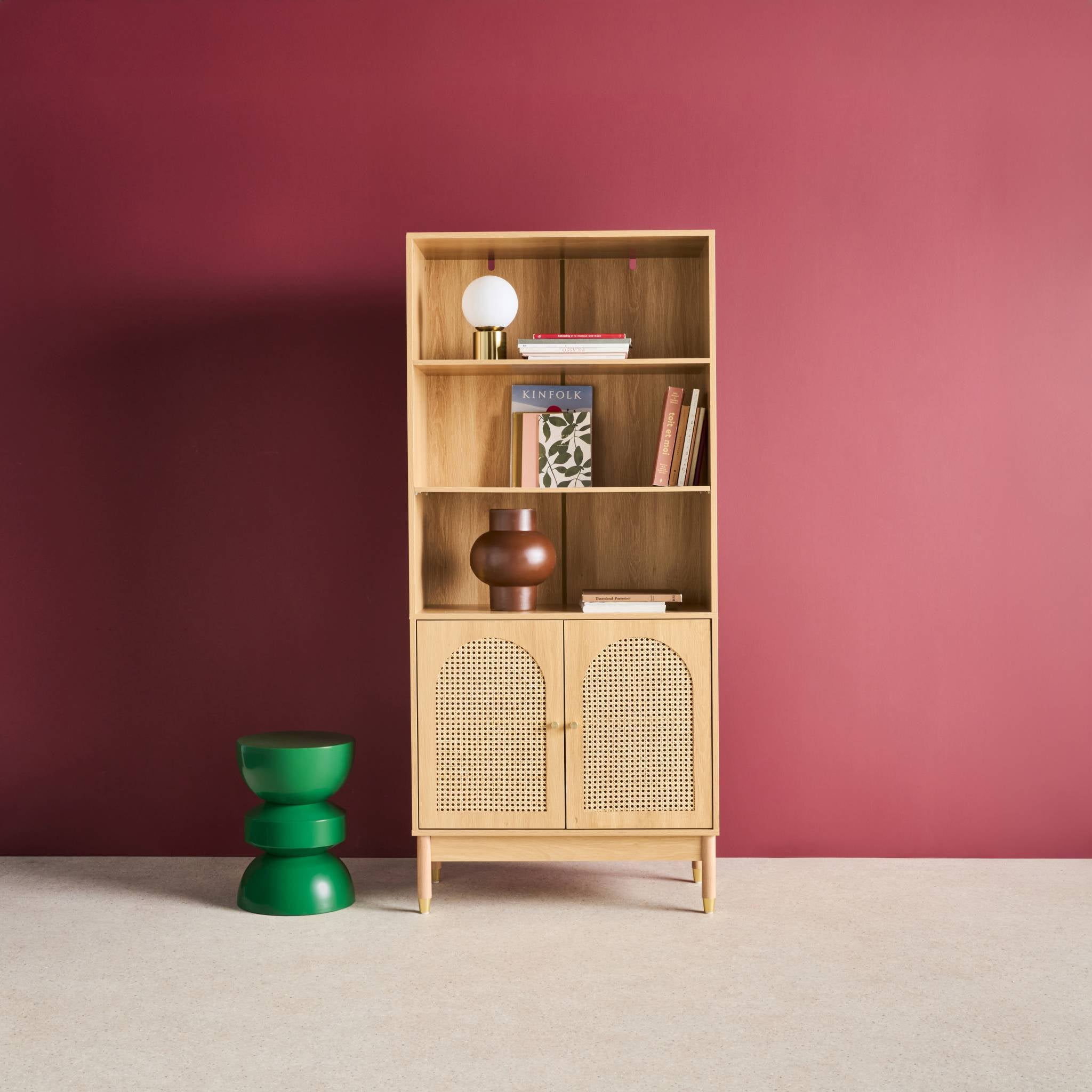 sweeek - Boekenplank houteffect en rotan 4 niveaus 2 deuren
