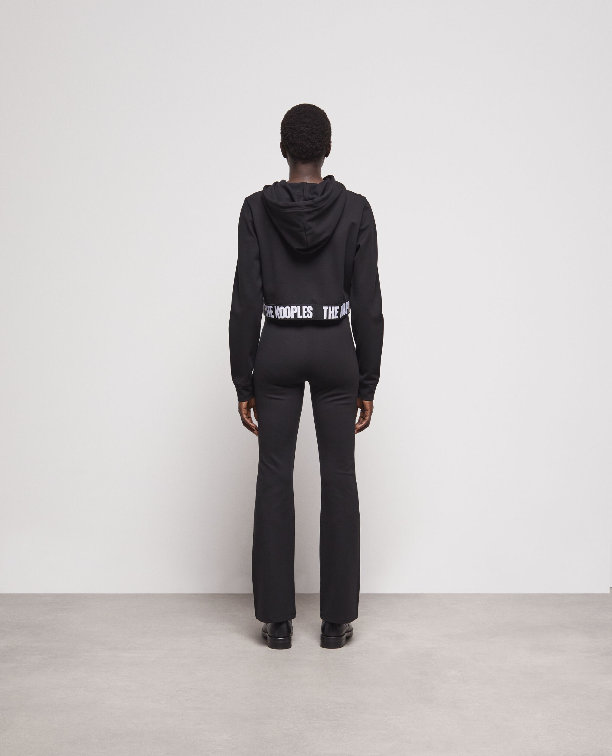 Sweatshirt à capuche et logo