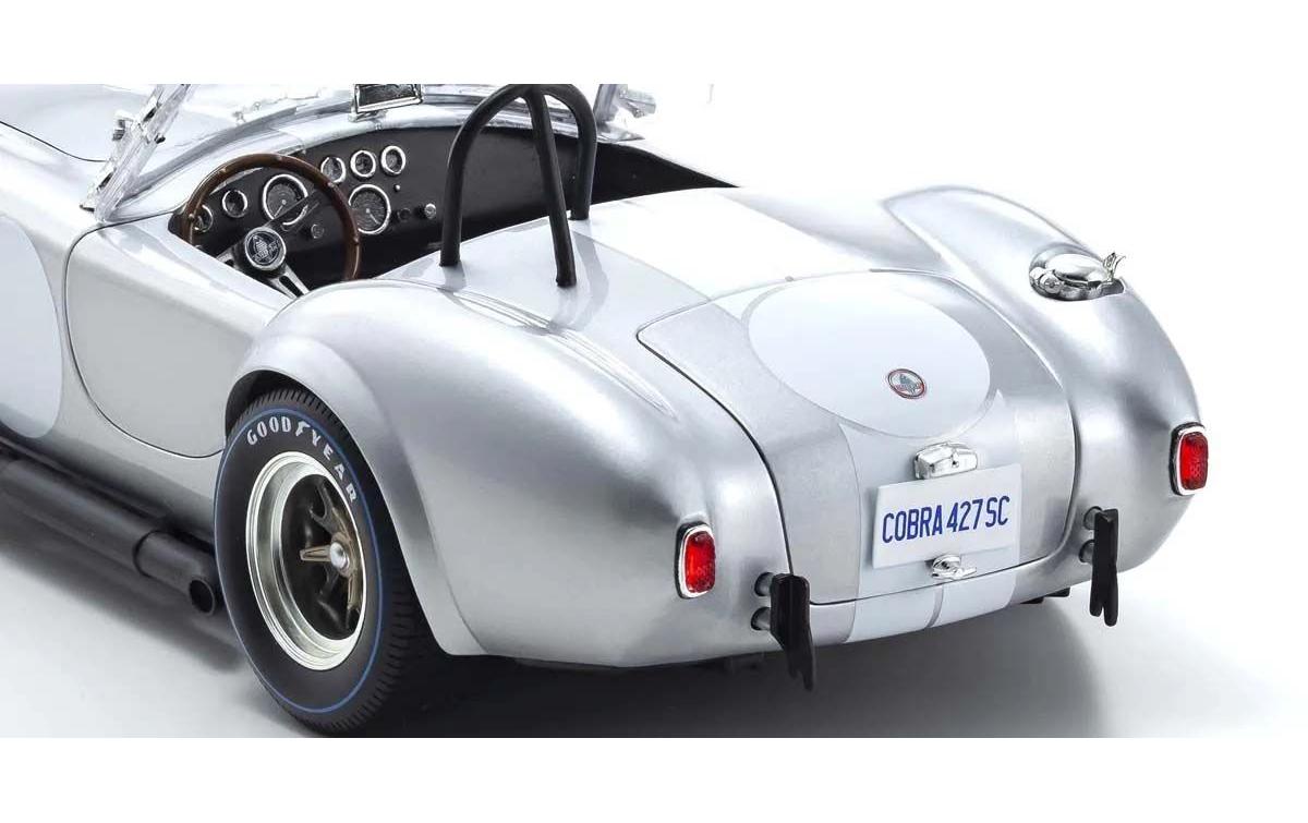 Shelby Cobra 427 S/C Spider, Silber 1:18<br>Detailgetreues Modellauto für Sammler im Massstab 1:18