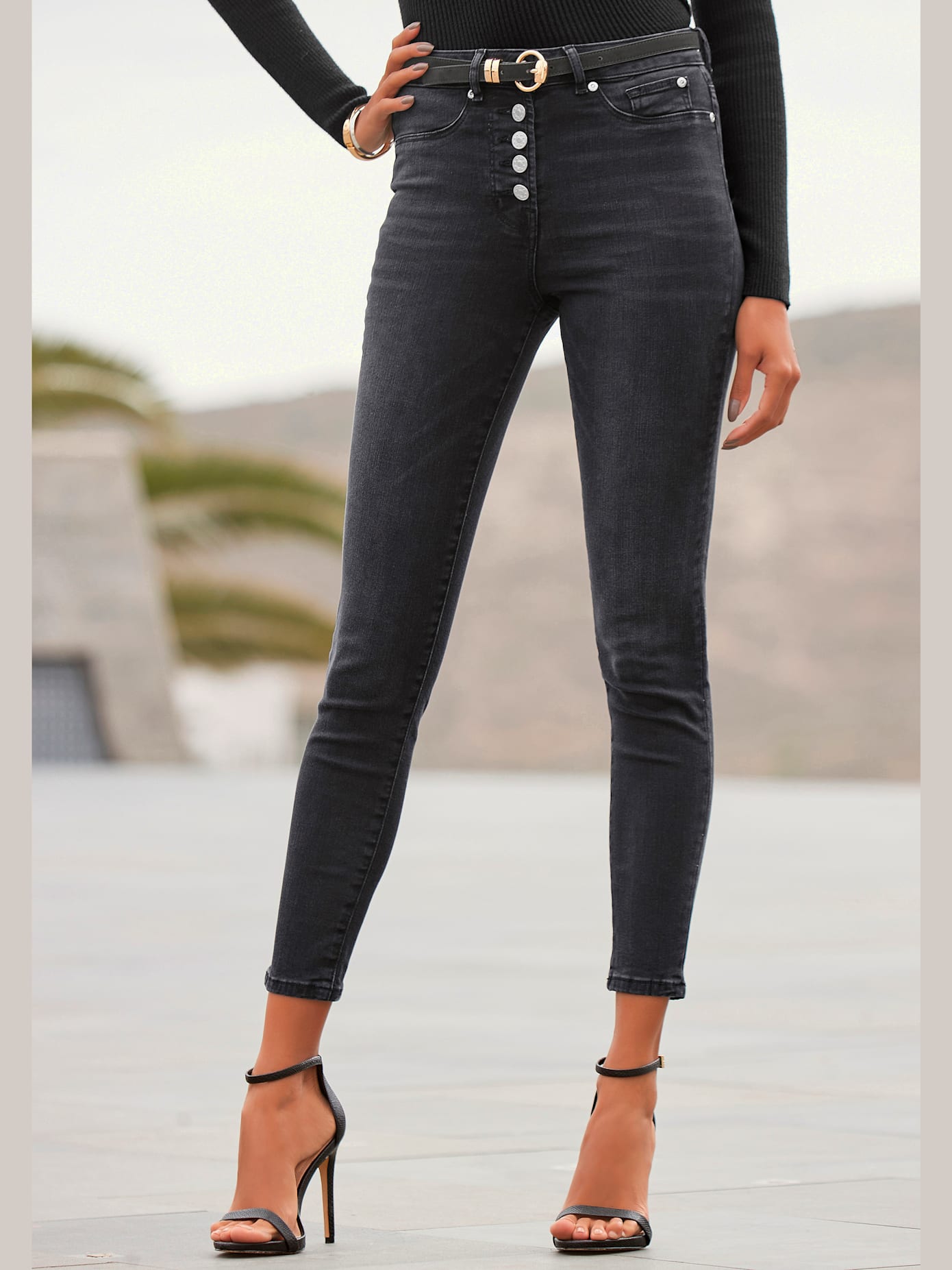 Jean taille haute coupe étroite