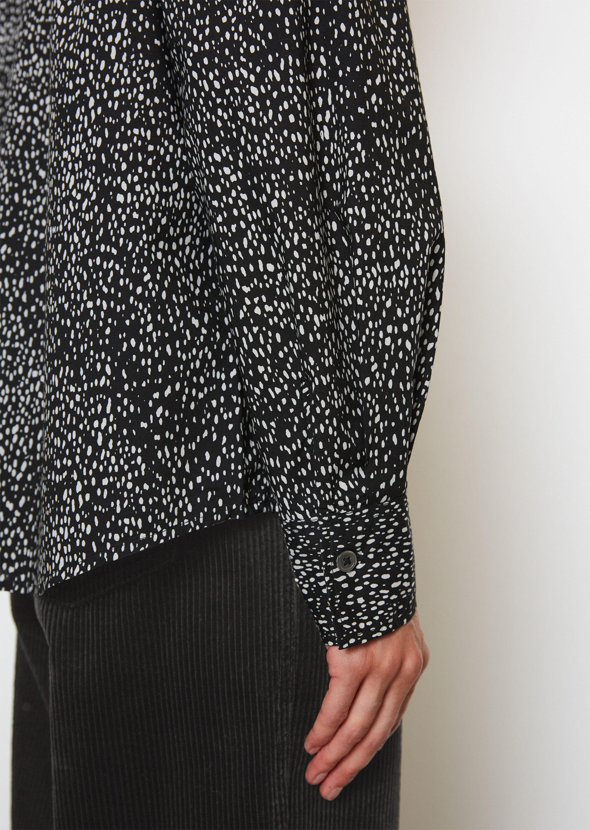 Ausgestellte Bluse mit Allover-Print aus Papertouch-Popeline