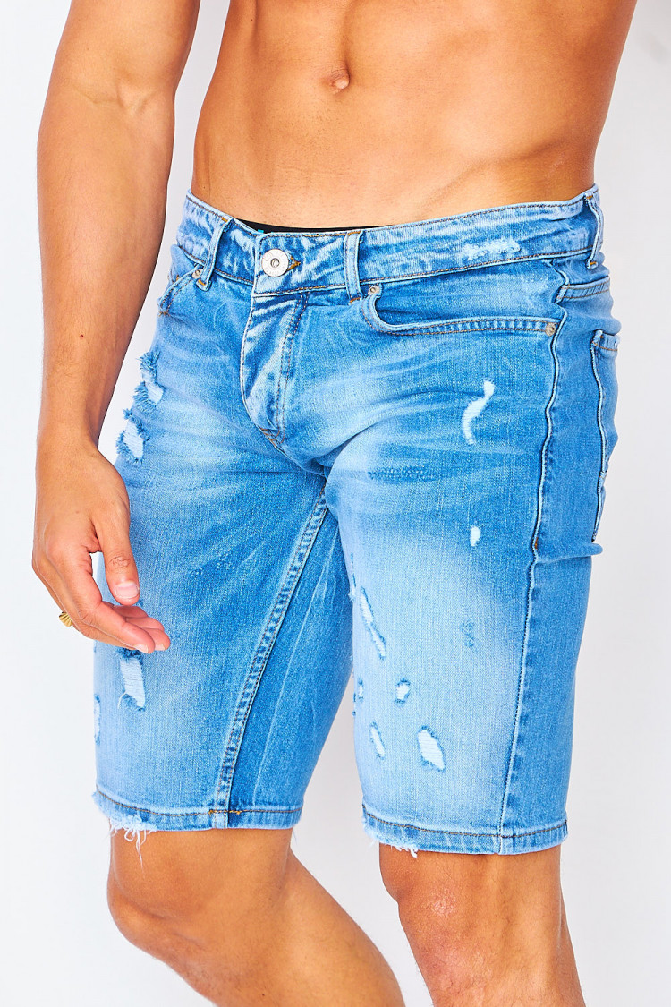 Short en jean bleu déchiré