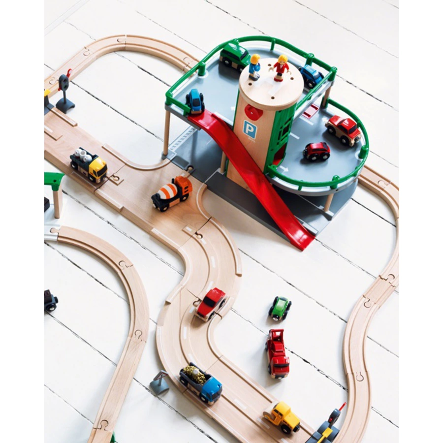 BRIO® Parkhaus Straßen und Schienen
