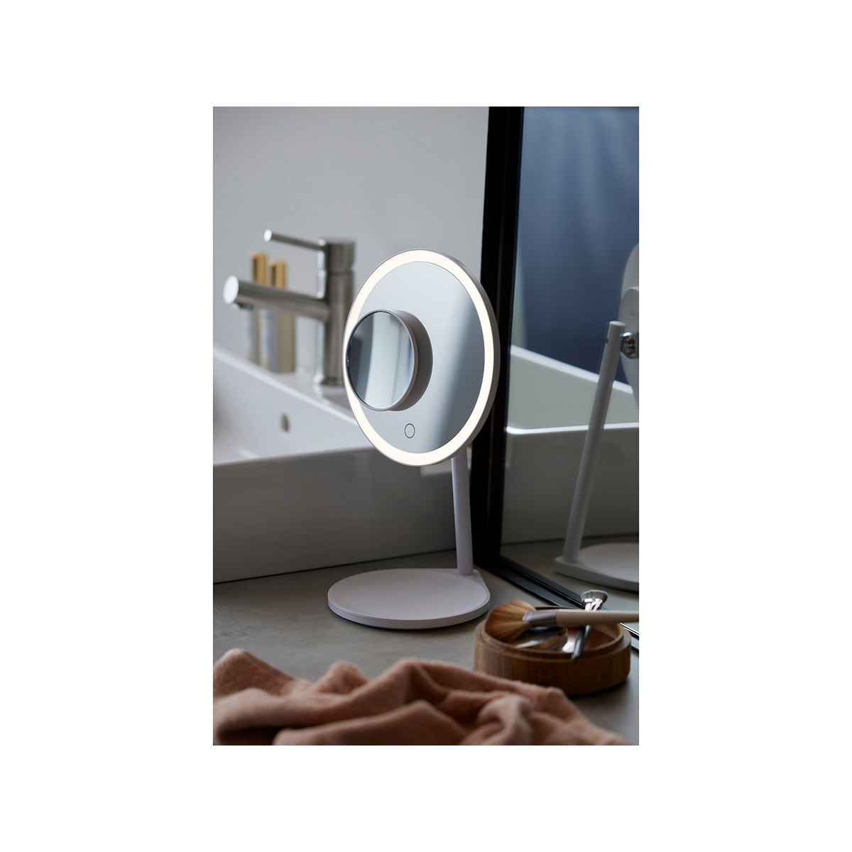 Nordic Sense Makeup Mirror w. light White