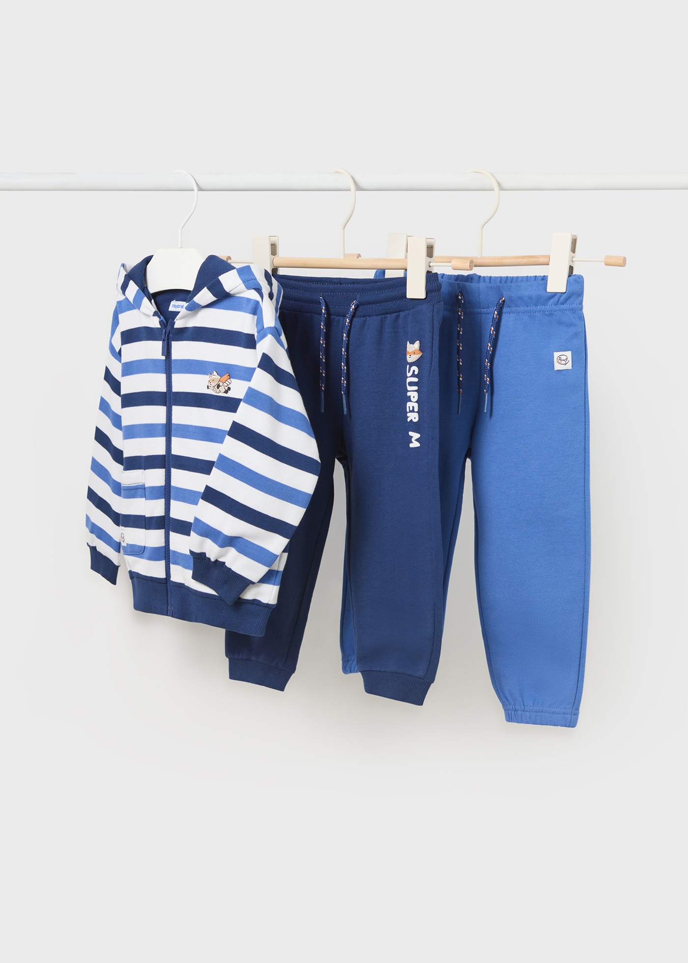 Conjunto de moletom listrado de 3 peças para bebê