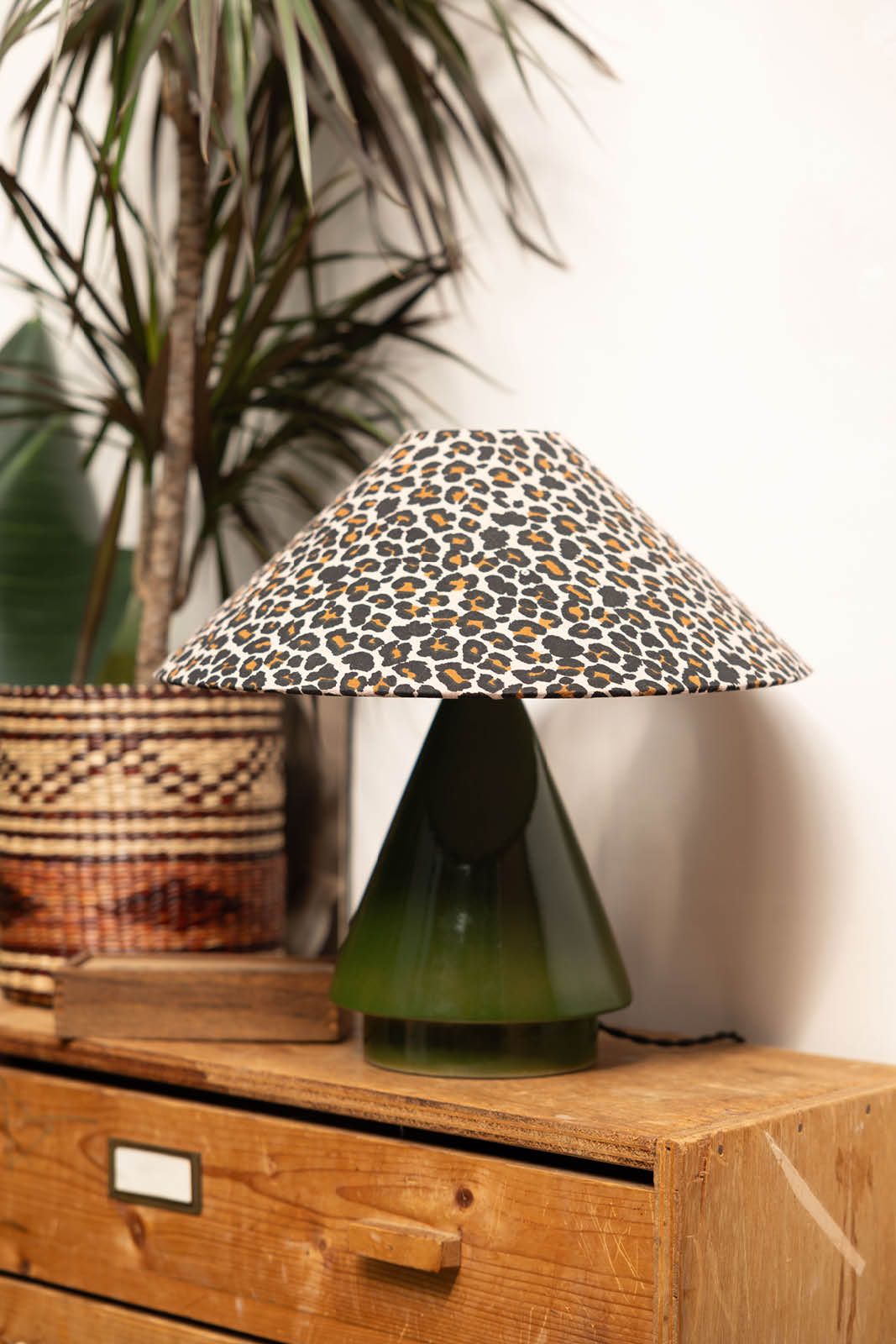 Groene tafellamp met leopard print