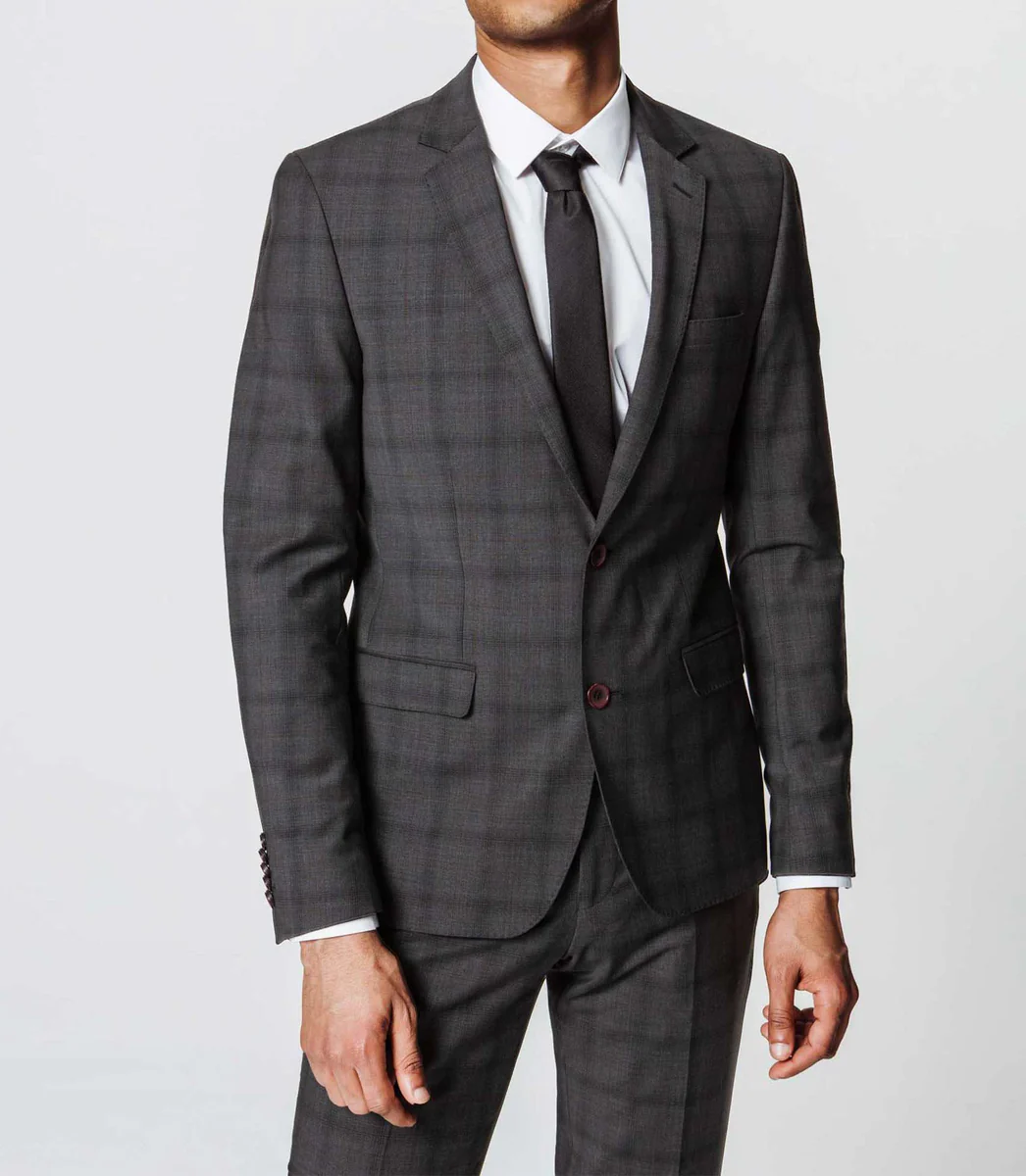 Costume à carreaux gris