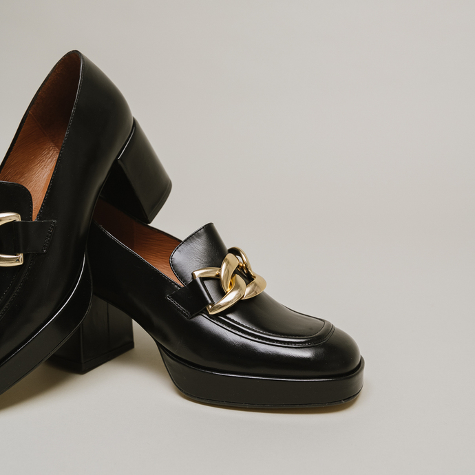 Mocassins à plateformes et mors dorés  en cuir noir