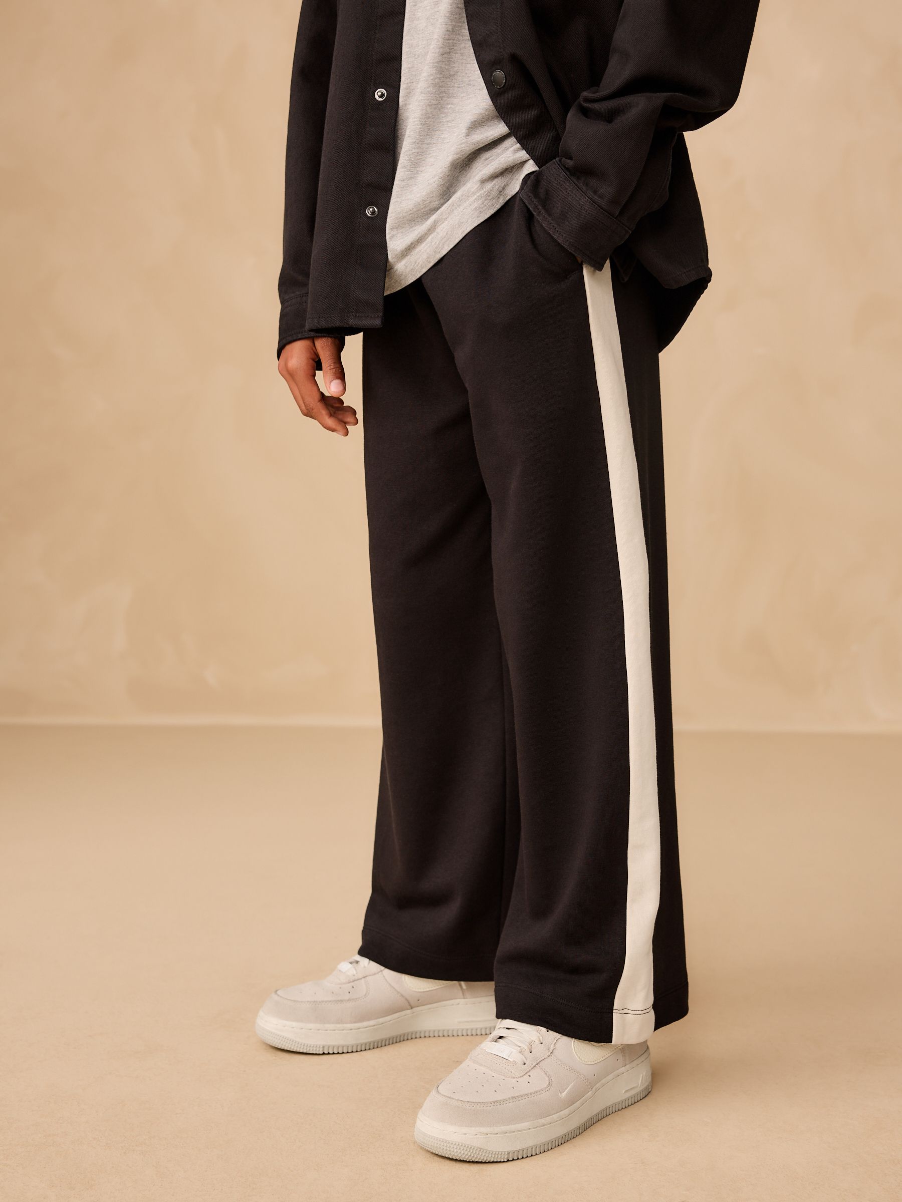 Zwart - Joggingbroek met vlakken en wijde pijpen (3-16jr)