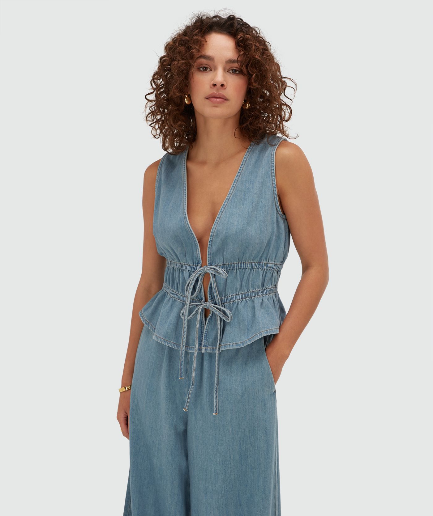 JV-SEA getailleerde top met peplum - mid blue denim