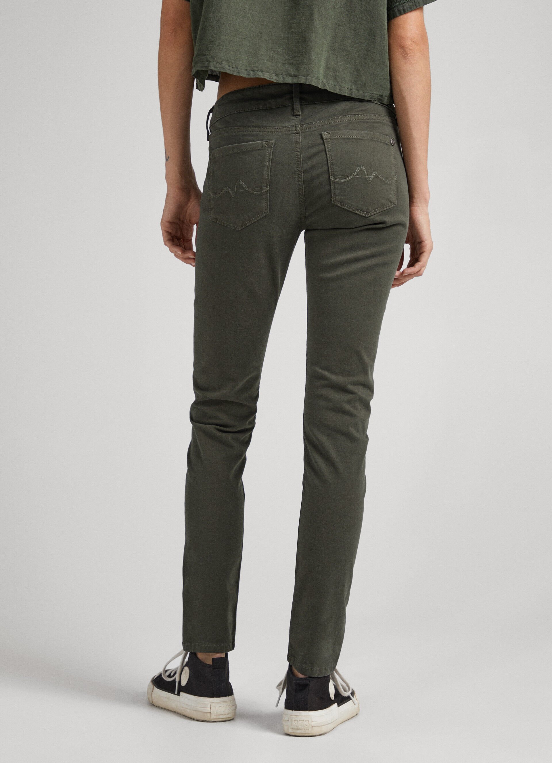 Calça skinny com 5 bolsos - verde oliva