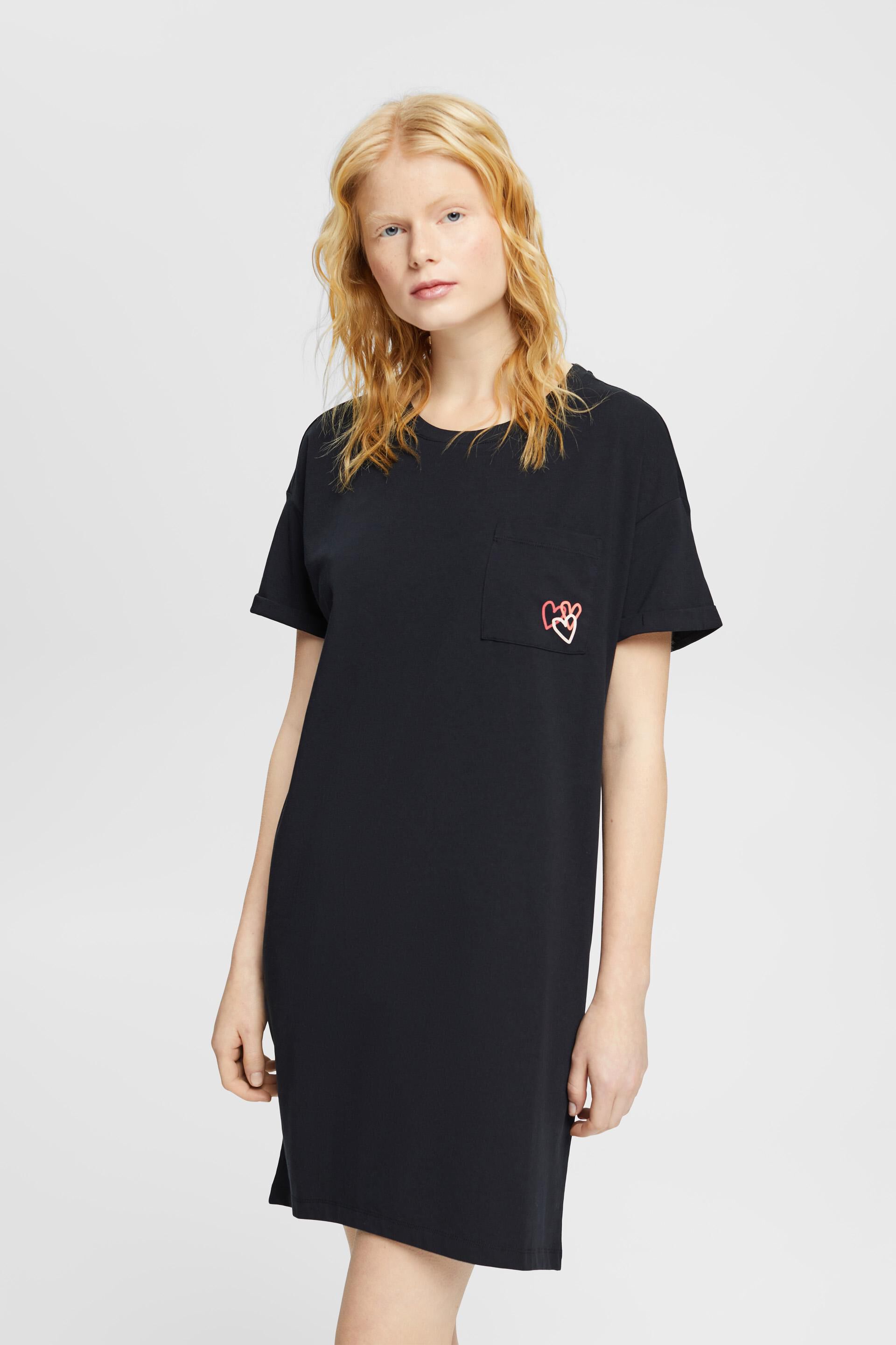 Chemise de nuit munie d’une poche-poitrine
