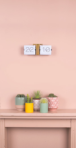 Flip clock No Case white, brass stand