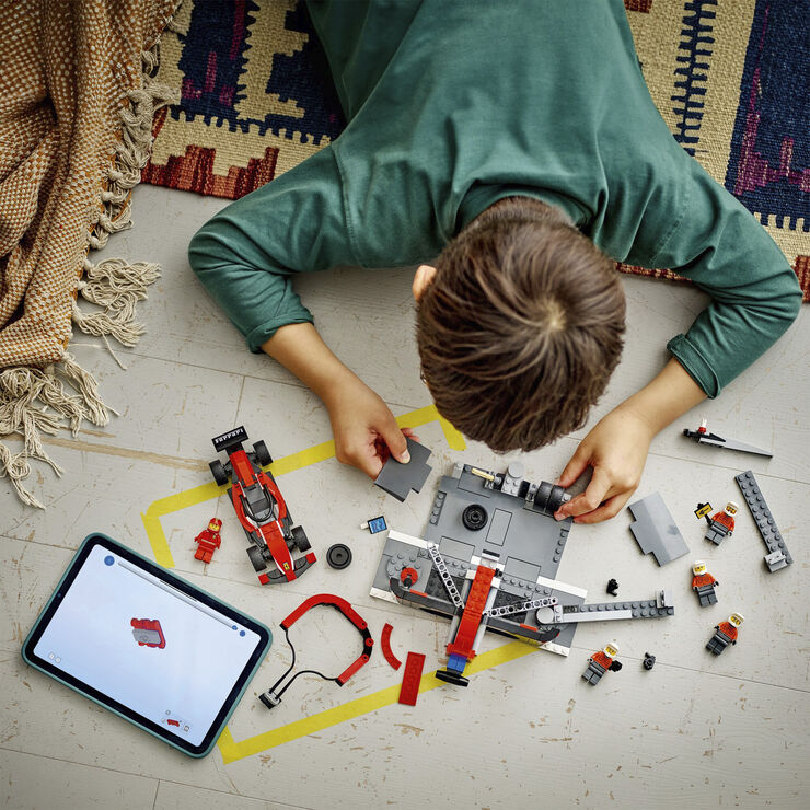 Lego F1-pitstop og pitcrew med Ferrari-bil