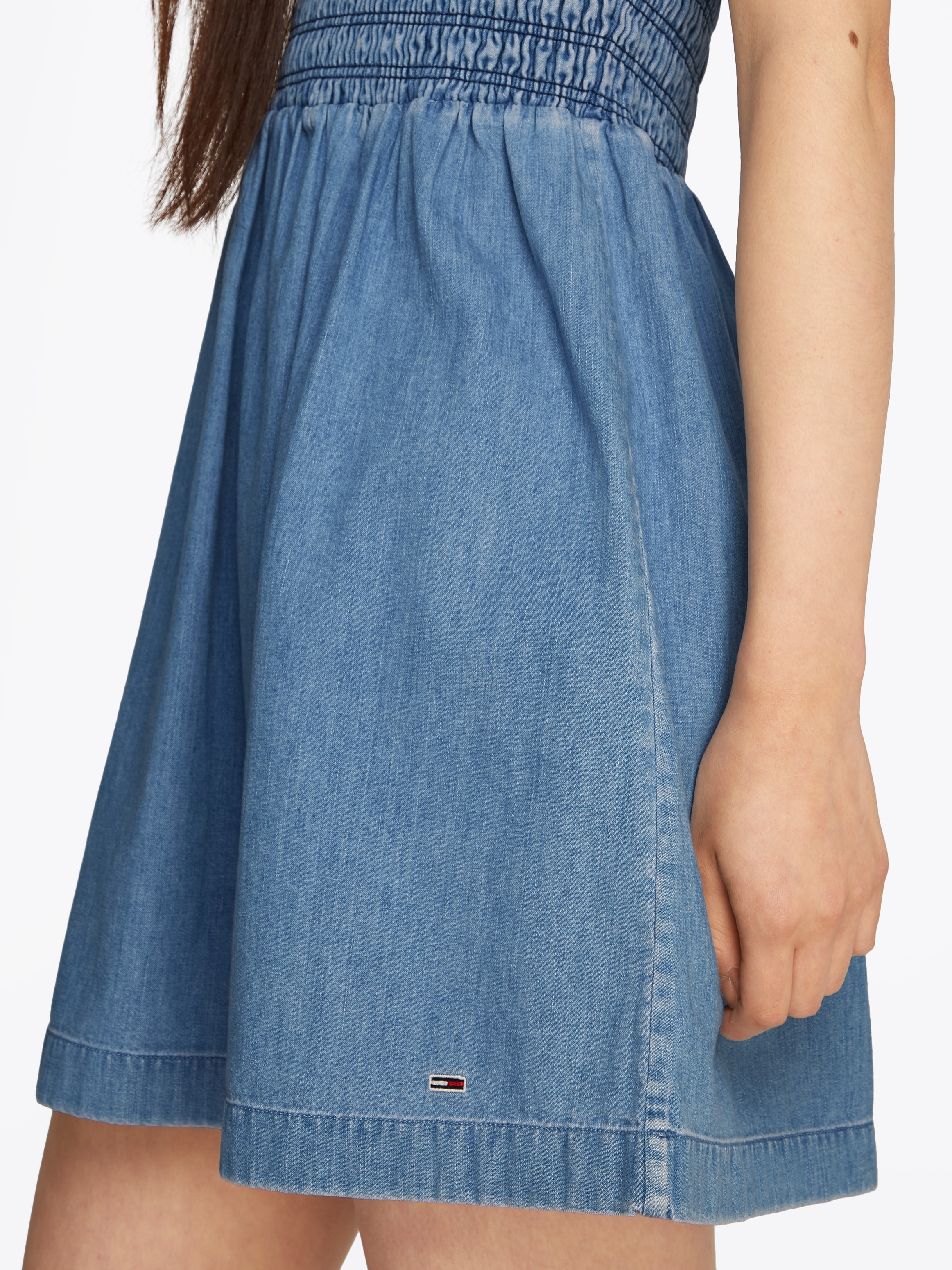 Tommy Jeans Midikleid »TJW CHAMBRAY FIT & FLARE DRESS« mit Bindeband, in blauer Waschung