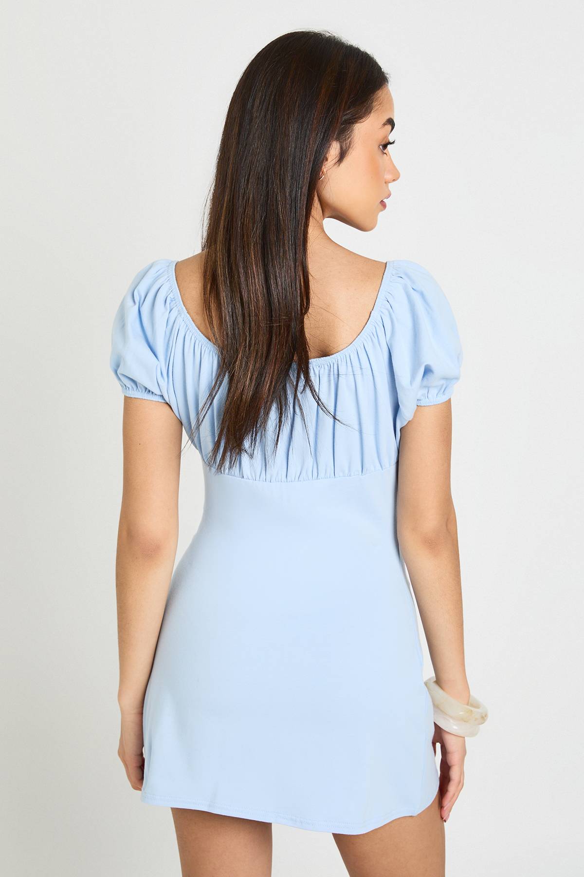 boohoo Robe En Coton À Manches Courtes Et Encolure Paysanne