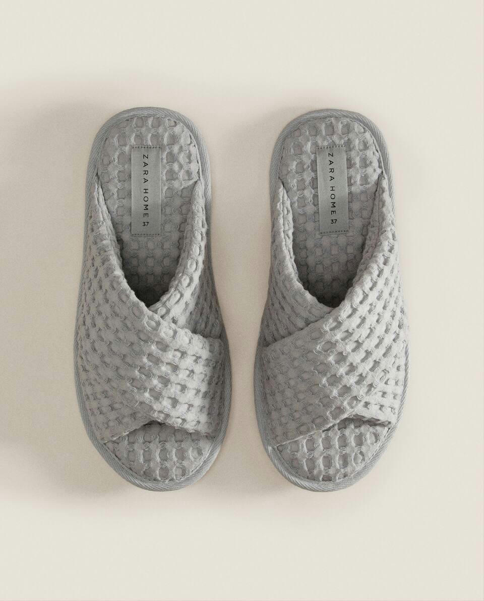 CHINELOS CRUZADOS DE MALHA WAFFLE