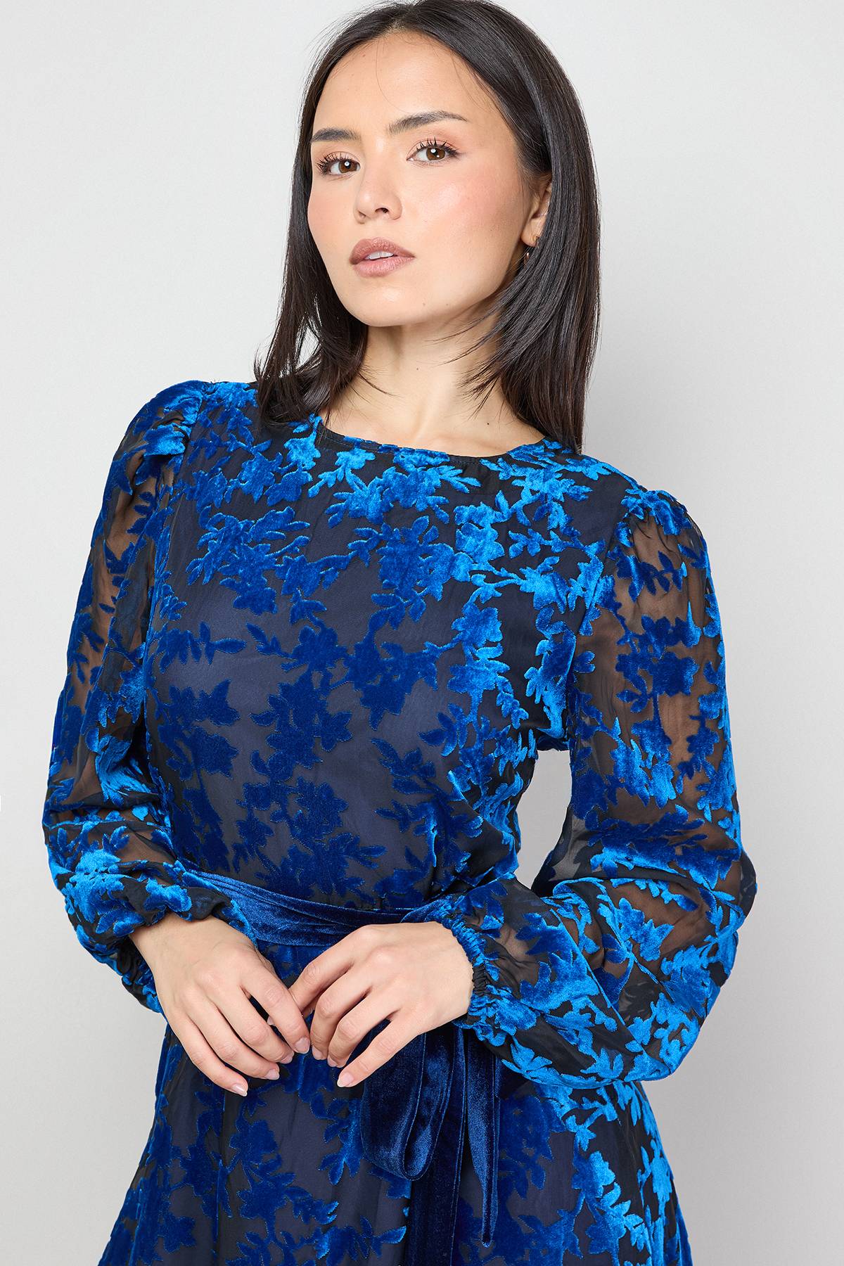 Oasis Robe Maxi Ceinturée Petite en Velours Contrasté