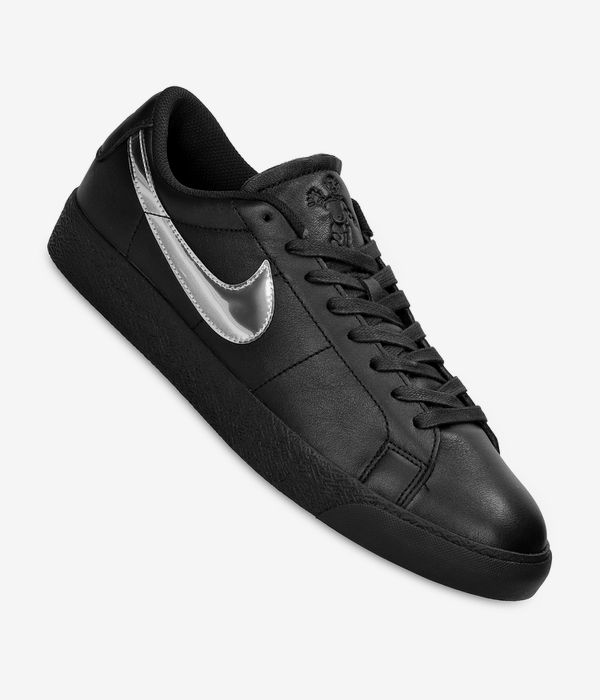 Nike SB x Dancer Blazer Low Schuh (black metallic silver)