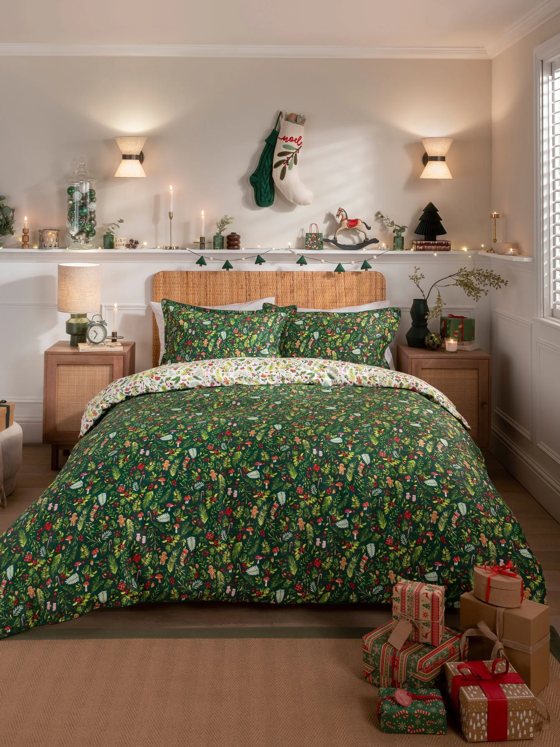 Cooper and Gray Ditsy Christmas Duvet Cover Set
