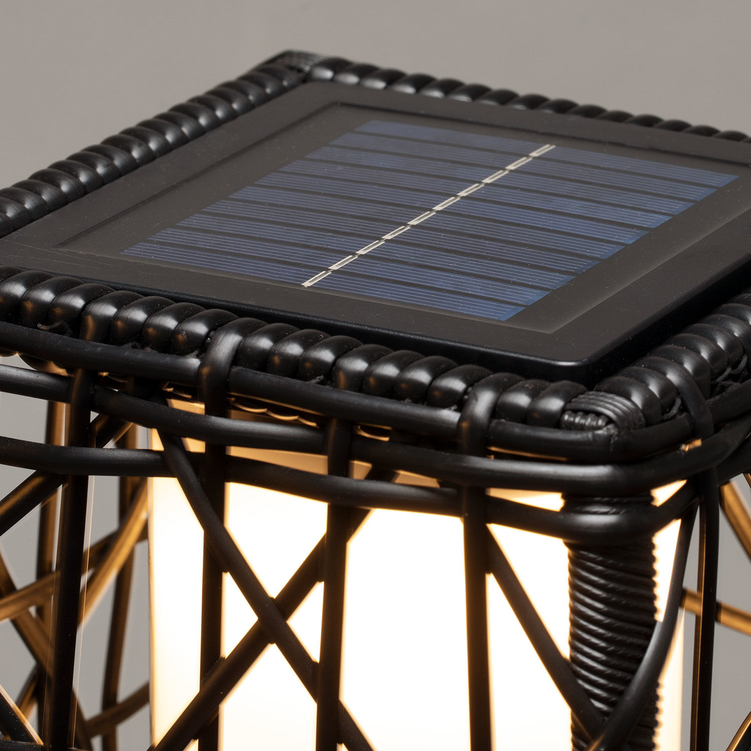 Solar-Laterne aus Rattangeflecht