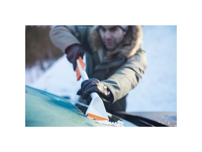 Fiskars SnowXpert Eiskratzer und Schneebürste, 67 cm Entfernen von Schnee und Eis