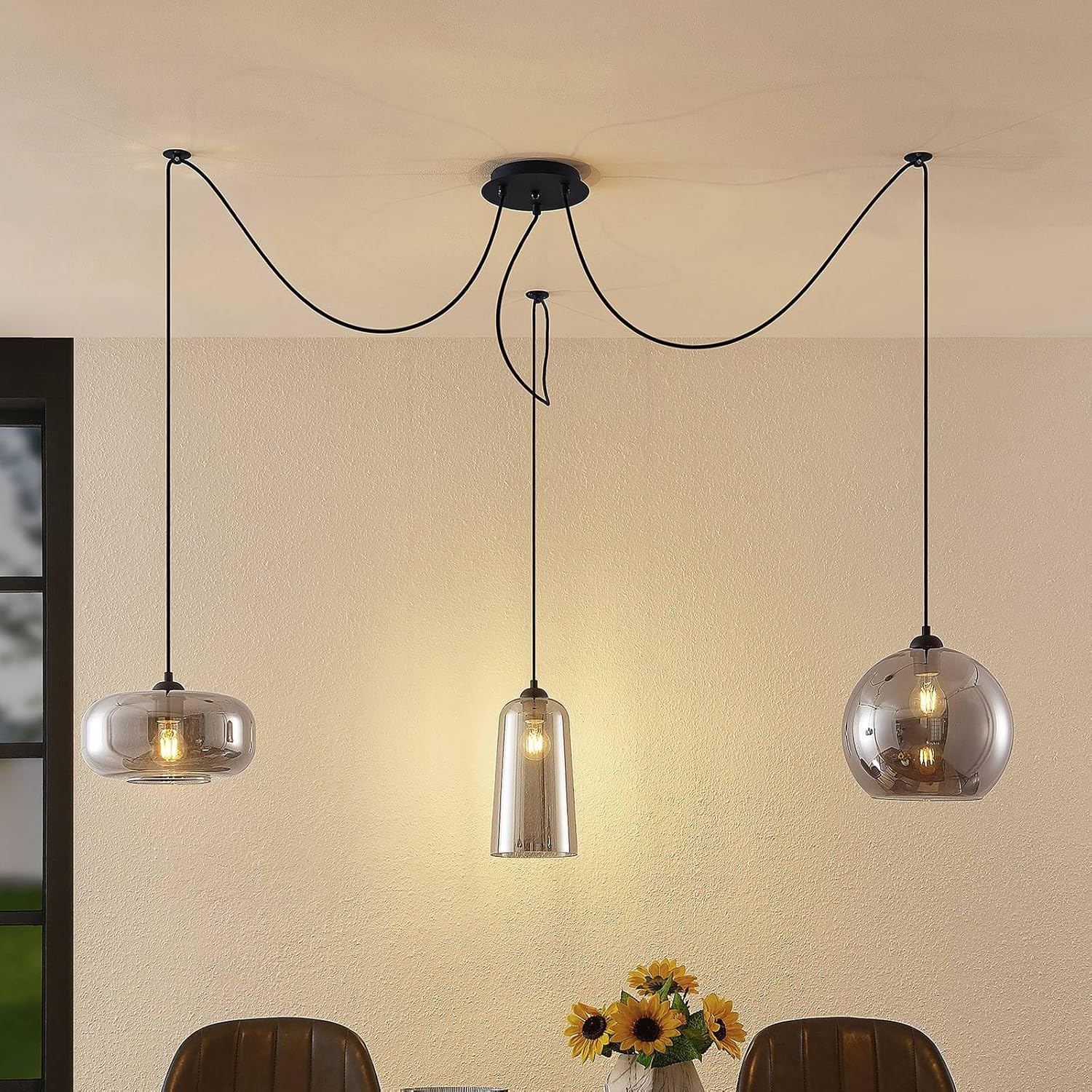 Lucande Pendelleuchte 'Zyli' (Retro, Vintage, Antik) in Alu aus Glas u.a. für Wohnzimmer & Esszimmer (3 flammig, E27) - Hängelampe, Esstischlampe, Hängeleuchte, Wohnzimmerlampe, Schwarz, Rauchgrau