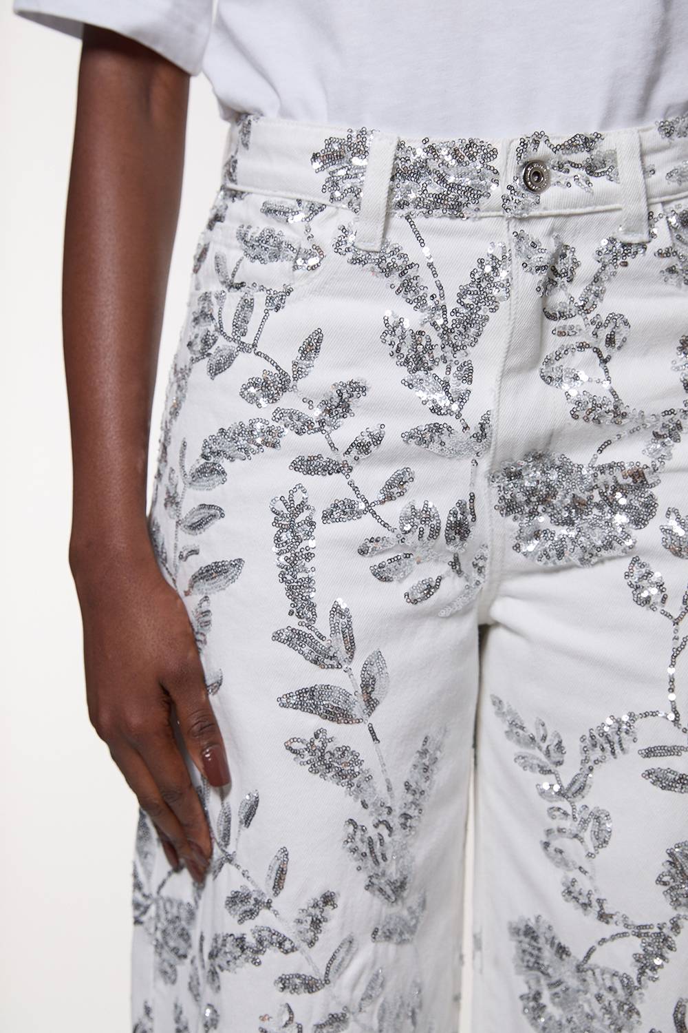 KarenMillen Pantalon large en denim à sequins floraux intégral