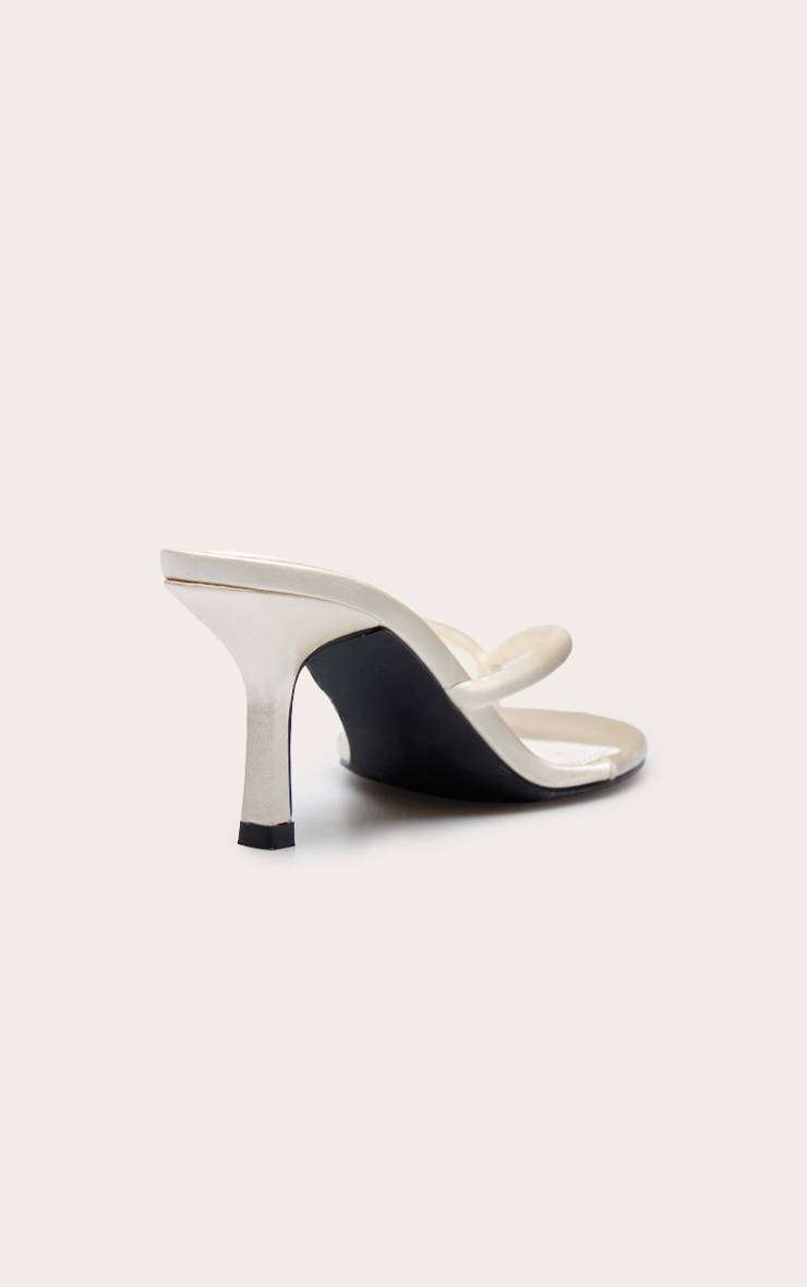 Vanille Mules À Talon En Satin Avec Bride Entre Les Orteils