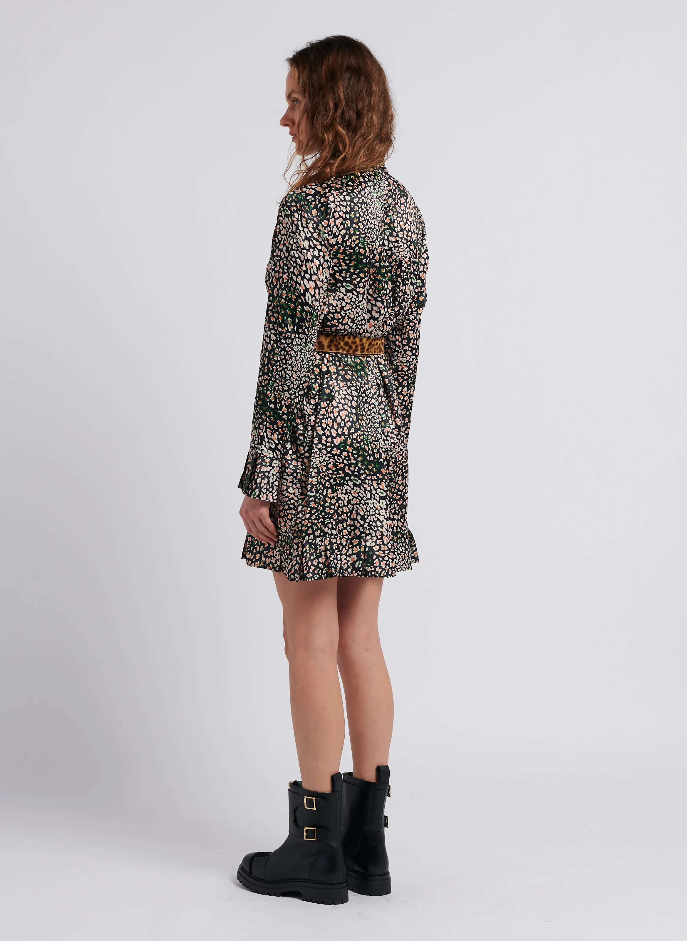 MUSE - Robe courte ample col montant à imprimé léopard | Multicolore