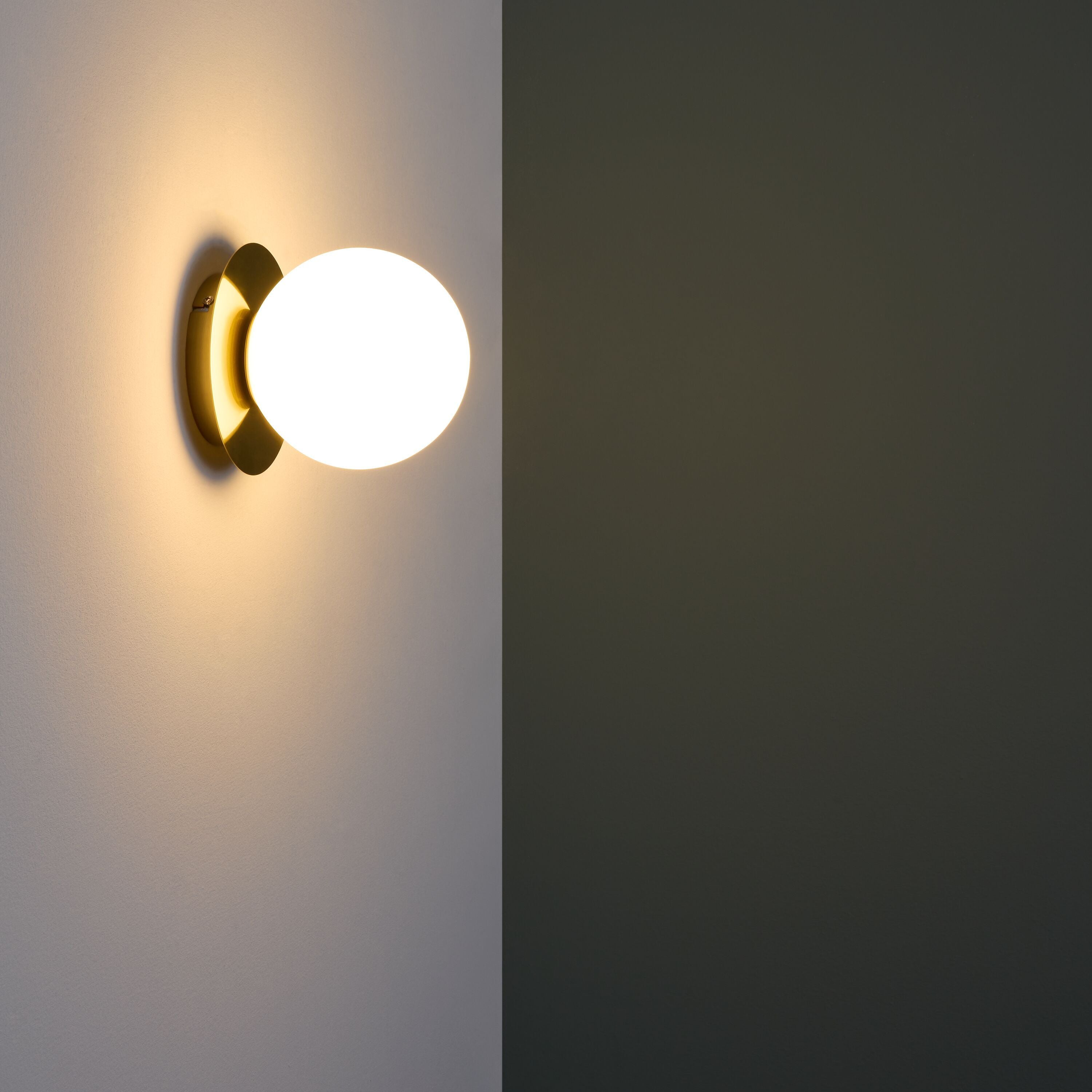 NALA Wand- / Deckenleuchte - Goldfarbig / B: 16.0 cm x T: 16.0 cm x H: 18.0 cm