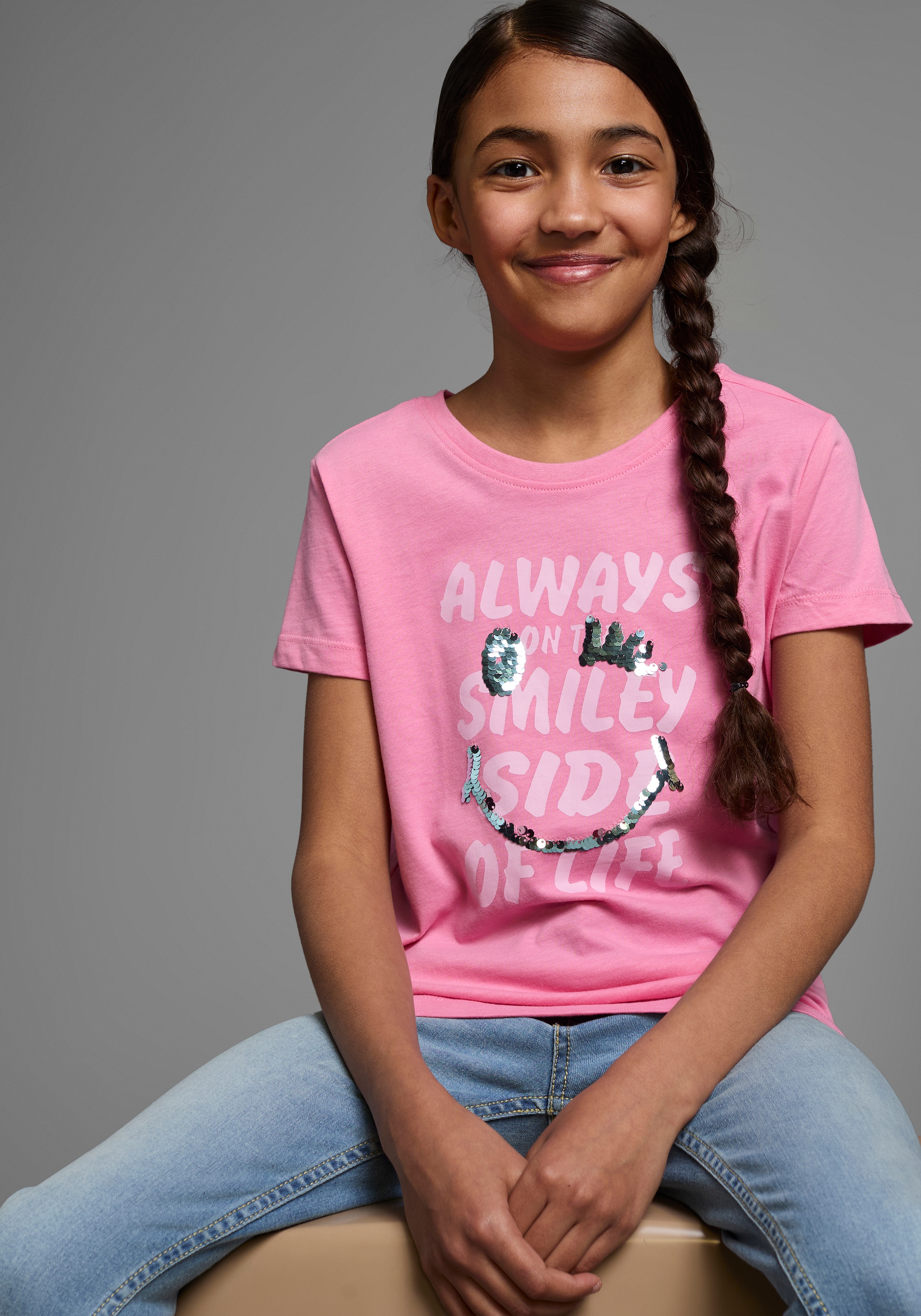 KIDSWORLD T-Shirt »mit Wendepailletten«, Kurzarm,  Basic-Passform,  mit Pailletten,  bedruckt