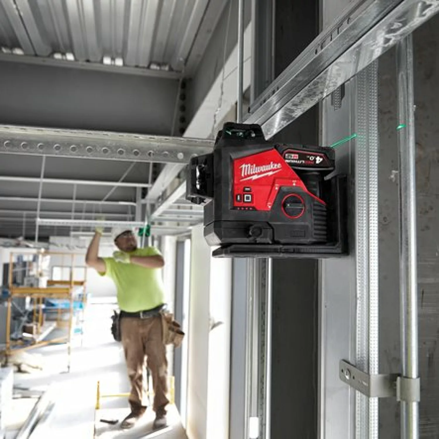 Milwaukee M12 3PL-401C 12V Li-Ion accu kruislijnlaser set (1x 4,0Ah) in koffer - 3 lijnen - Groen - 38m