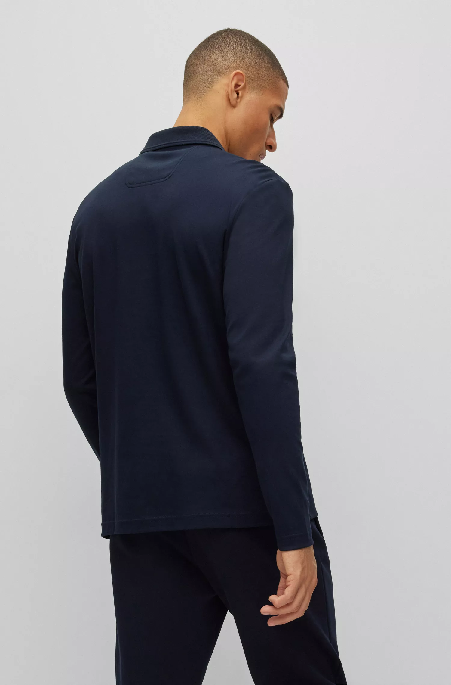 Camisa polo BOSS verde em algodão interlock com logotipo tonal.