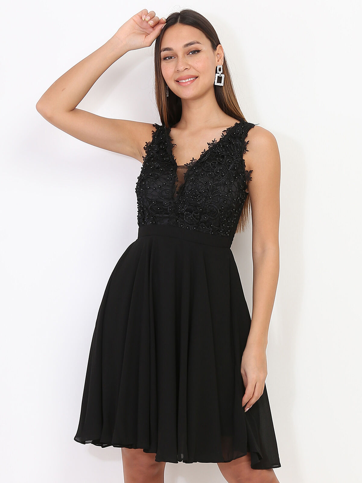 Robe patineuse à broderie et perles- Noir