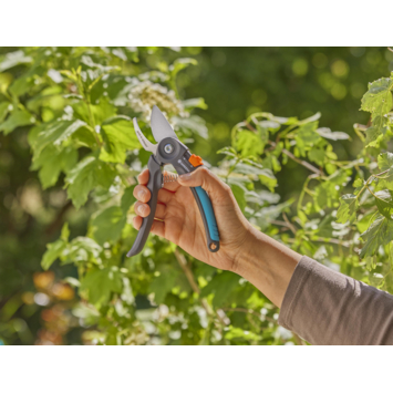 Gardena snoeischaar PremiumCut voor vers hout met bypass-snede - 22 mm snoeidiameter