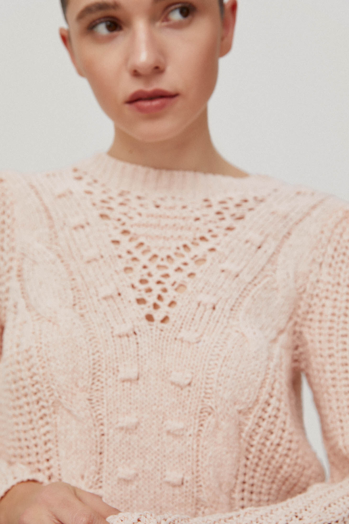 Suéter de tricô com detalhes vazados e mangas bufantes - Rosa
