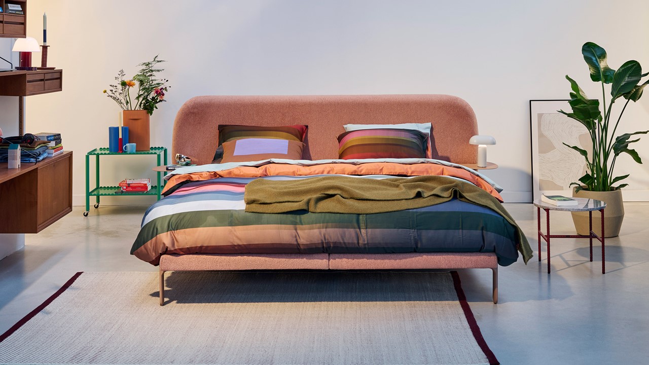 Bed Element Lush met nachttafels en Cool Motion 2 matrassen powder