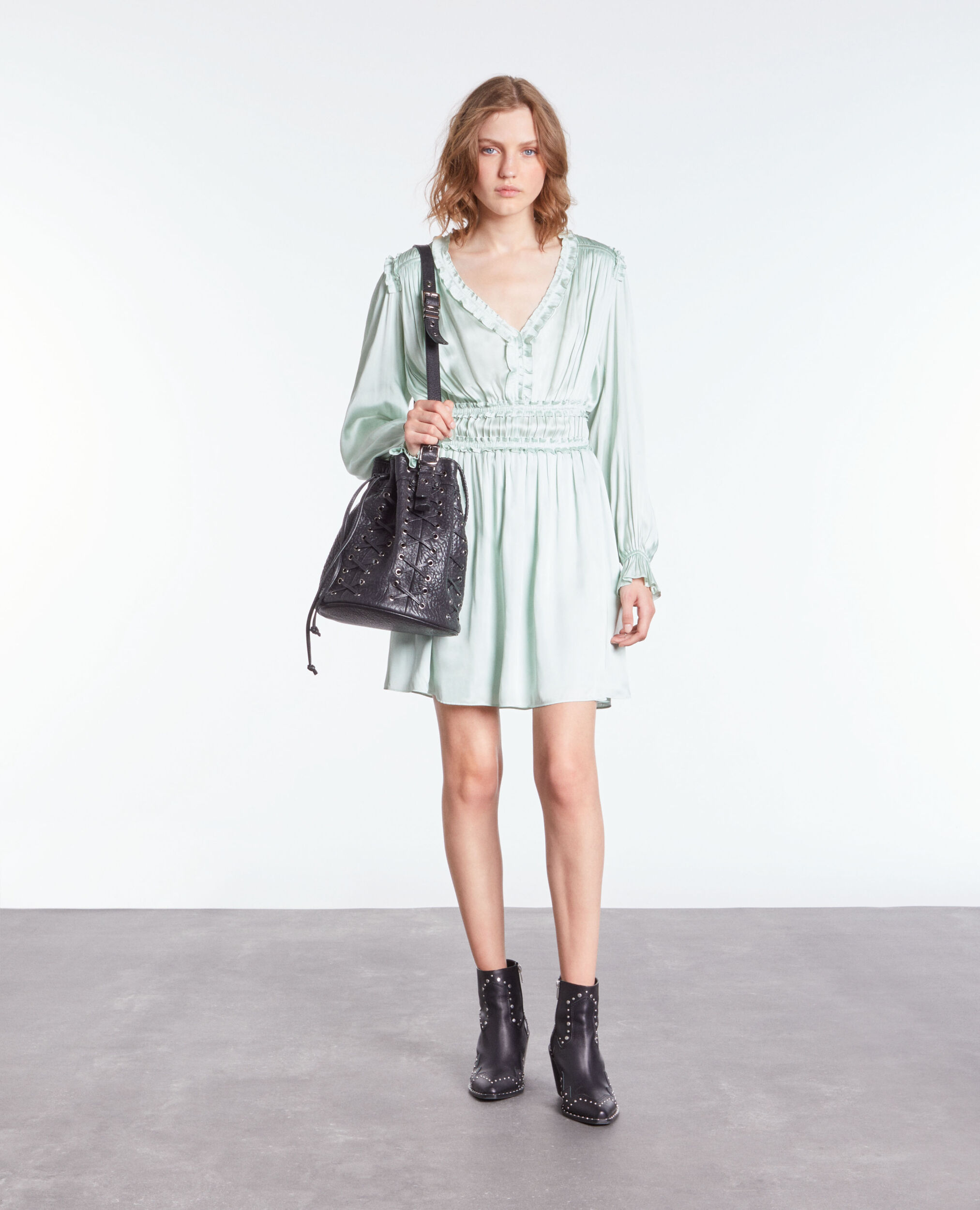 Robe courte bleue avec fronces