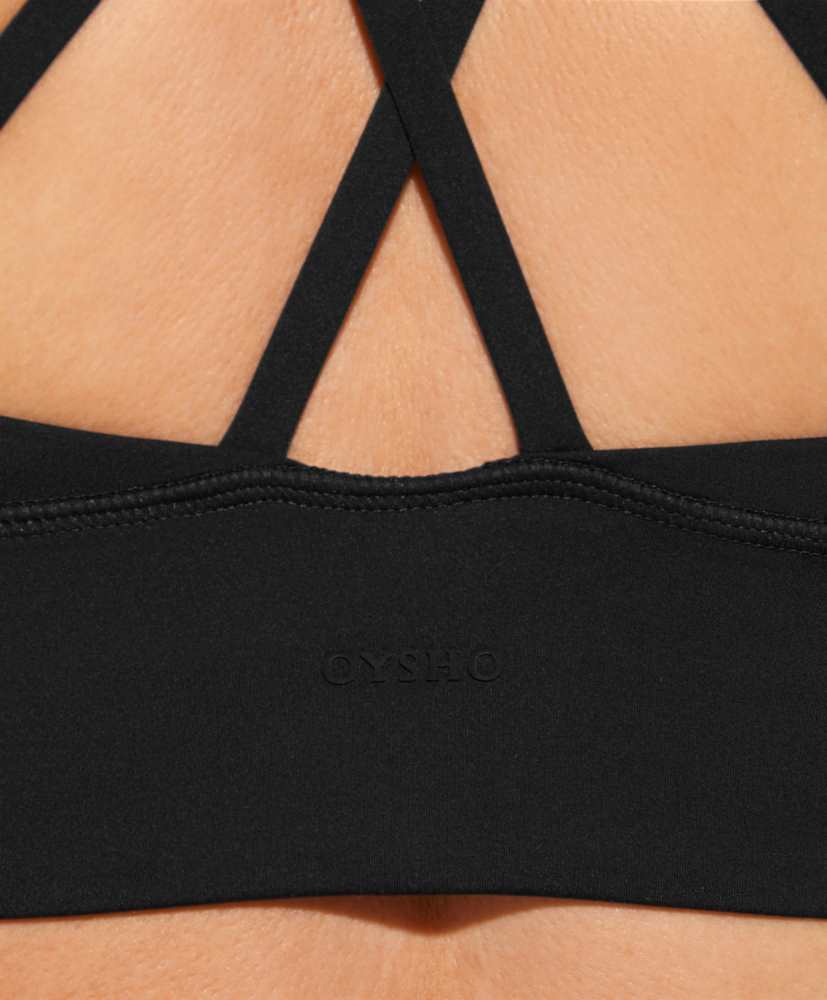 Sutiã esportivo com suporte médio para os seios.