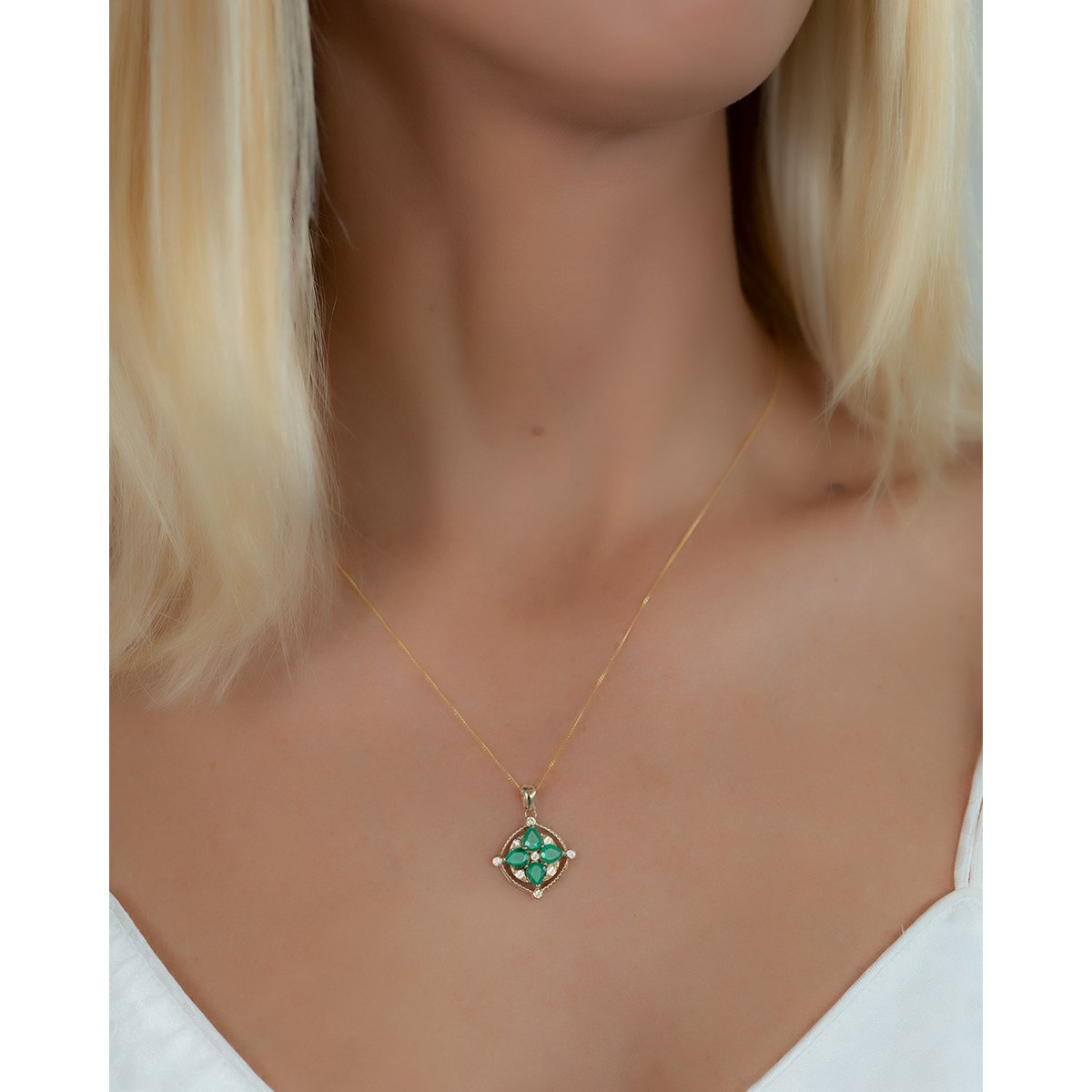 Collier Pendentif Or Jaune Médaillon Emeraude & Diamants - Fête des Mères Inoubliable | Aden