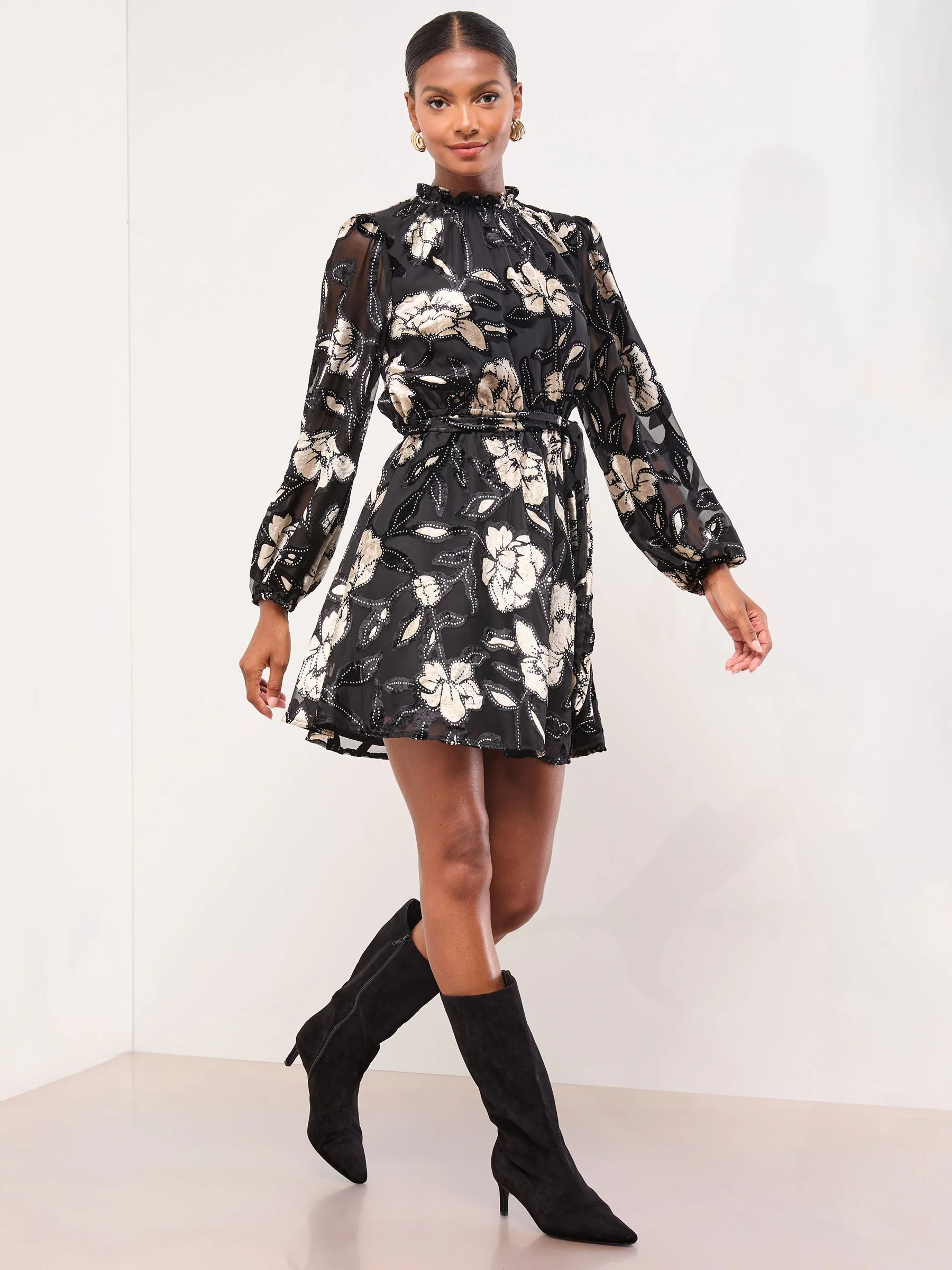 Zwart fluweel - Lipsy Print Lace Insert and Studs Long Sleeve High Neck Waisted Mini Dress