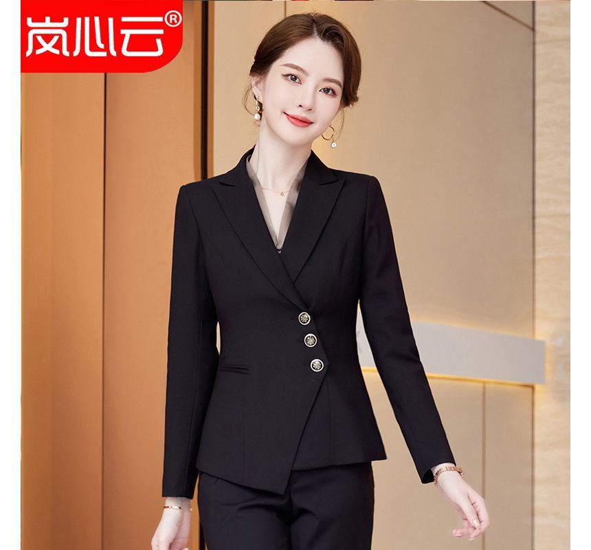 Skyheart - Asymmetrische blazer met piekrevers en knopen / Hoge taillebroek met rechte pijpen / Mini-kokerrok met hoge taille / Blouse met lange mouwen en V-hals